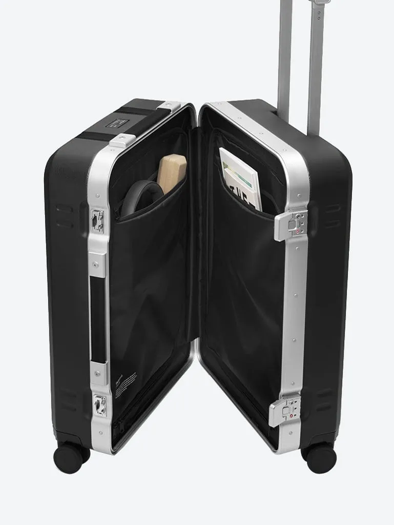 RAMVERK PRO CHECK-IN LUGGAGE MEDIUM SILVER